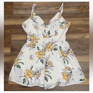 NWT Sienna Sky White Yellow Floral Shorts Romper Medium Back Tie Open Jumper